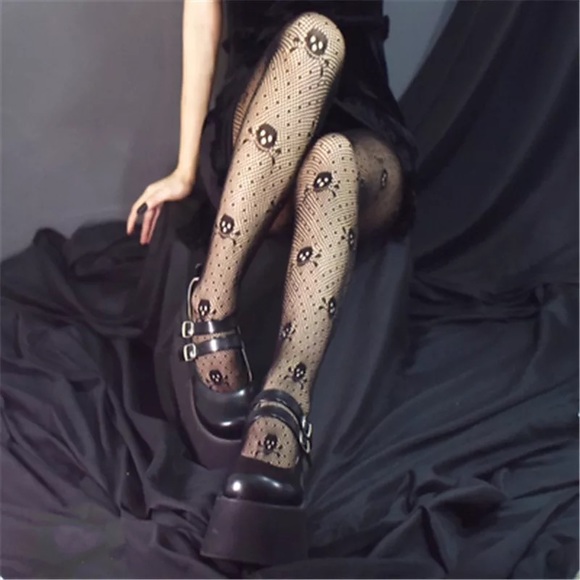 Sexy Skull & Crossbone Fishnet Pantyhose Stockings - Picture 8 of 16